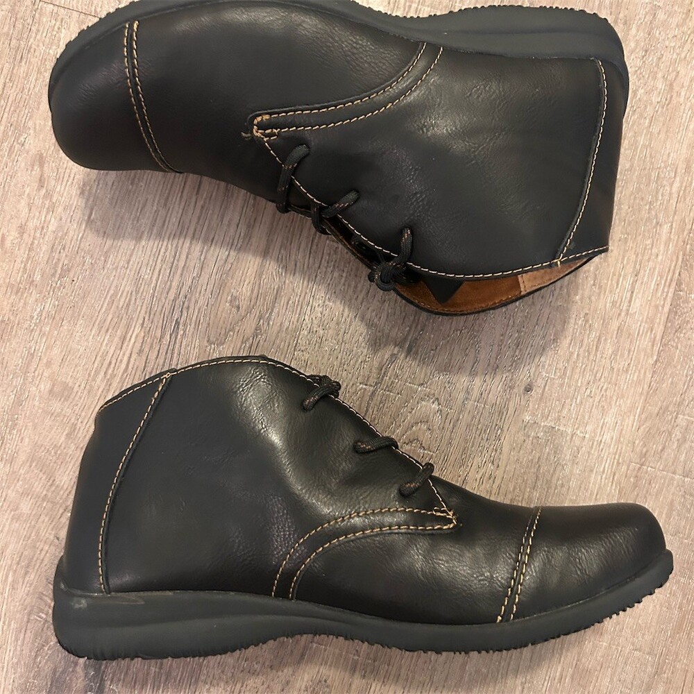 B.O.C. Chukka Ankle Boots Womens Size 8M Black Lace-Up Contrast Stitch New